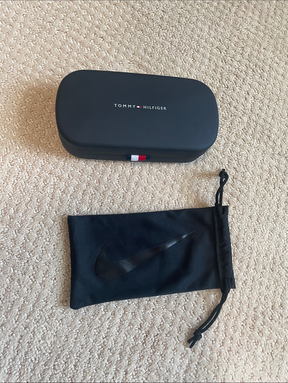 🖤 5/$25 Tommy Hilfiger Navy Eyewear Case with Black Nike Drawstring Pouch